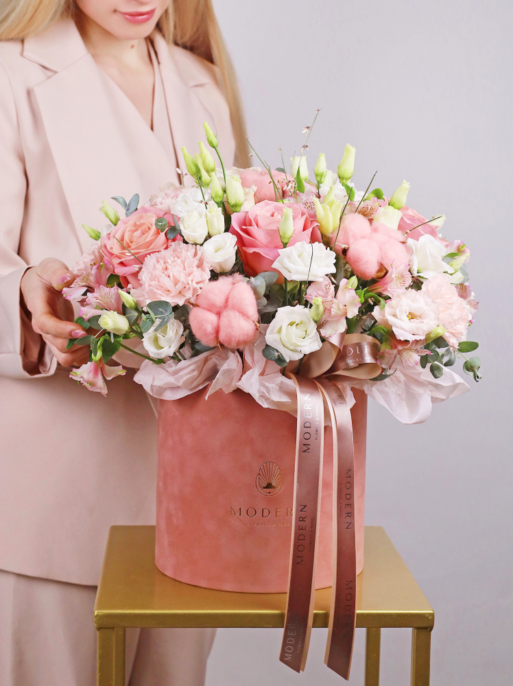 НЕЖНАЯ КОМПОЗИЦИЯ В БАРХАТНОЙ КОРОБКЕ С РОЗОЙ