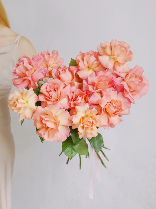 БУКЕТ 13 ФРАНЦУЗСКИХ РОЗ HERMOSA