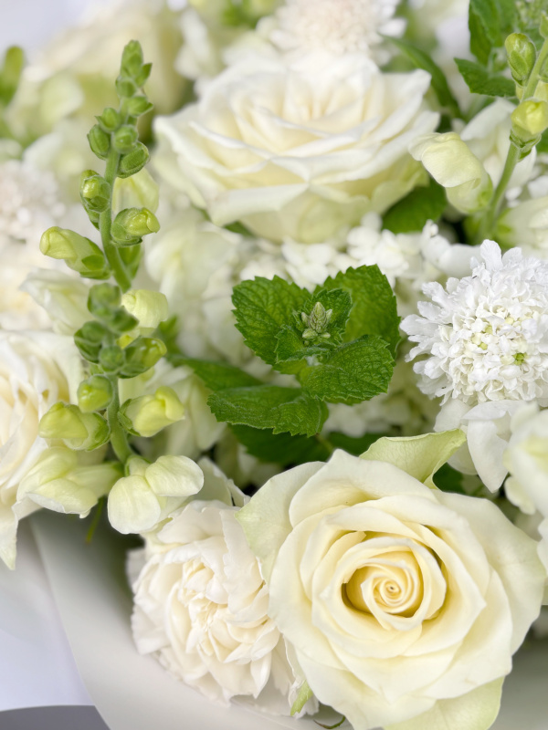 ТОРЖЕСТВЕННЫЙ БУКЕТ В БЕЛЫХ ТОНАХ ТОРЖЕСТВЕННЫЙ БУКЕТ В БЕЛЫХ ТОНАХ