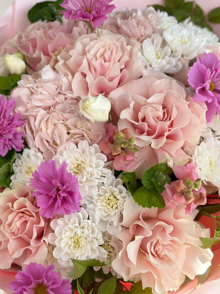 БОЛЬШОЙ ТОРЖЕСТВЕННЫЙ БУКЕТ С ФРАНЦУЗСКОЙ РОЗОЙ, ГОРТЕНЗИЕЙ И ХРИЗАНТЕМОЙ