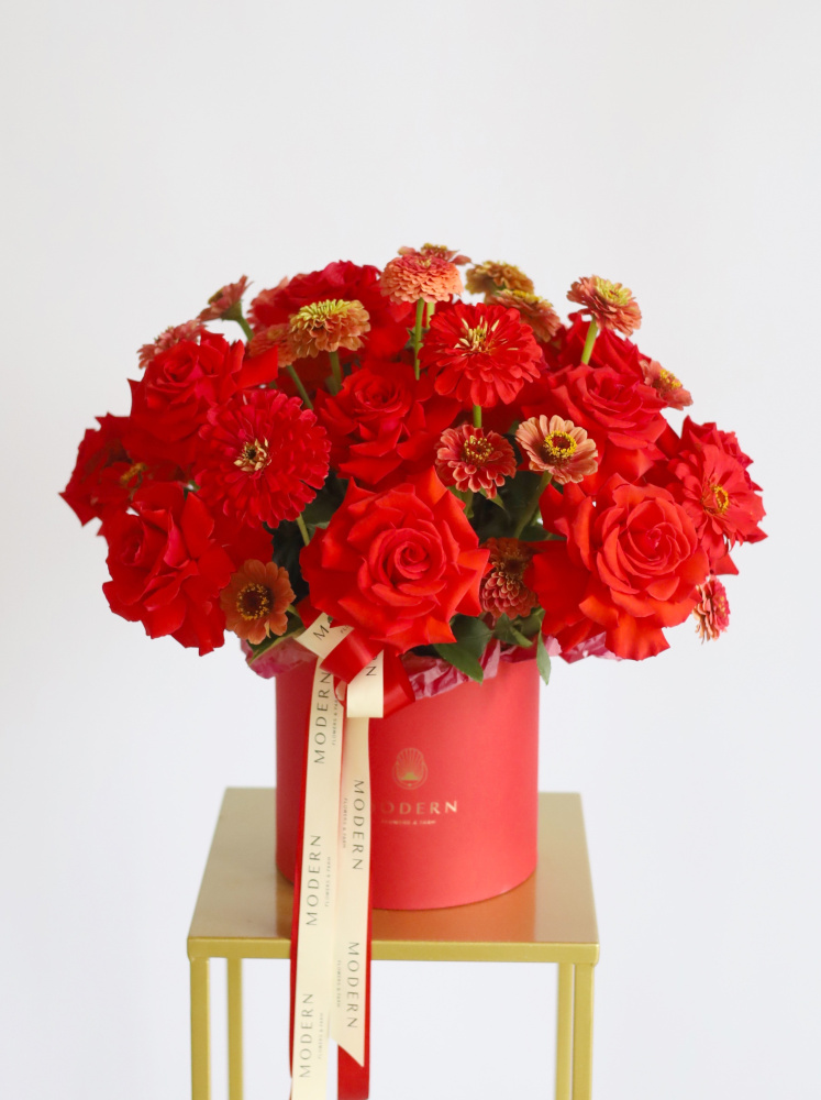 БОЛЬШАЯ ТОРЖЕСТВЕННАЯ КОМПОЗИЦИЯ С ФРАНЦУЗСКОЙ РОЗОЙ NINA И ЦИННИЕЙ