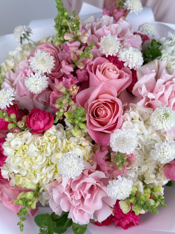 БОЛЬШОЙ ТОРЖЕСТВЕННЫЙ БУКЕТ С ПИОНОВИДНОЙ РОЗОЙ