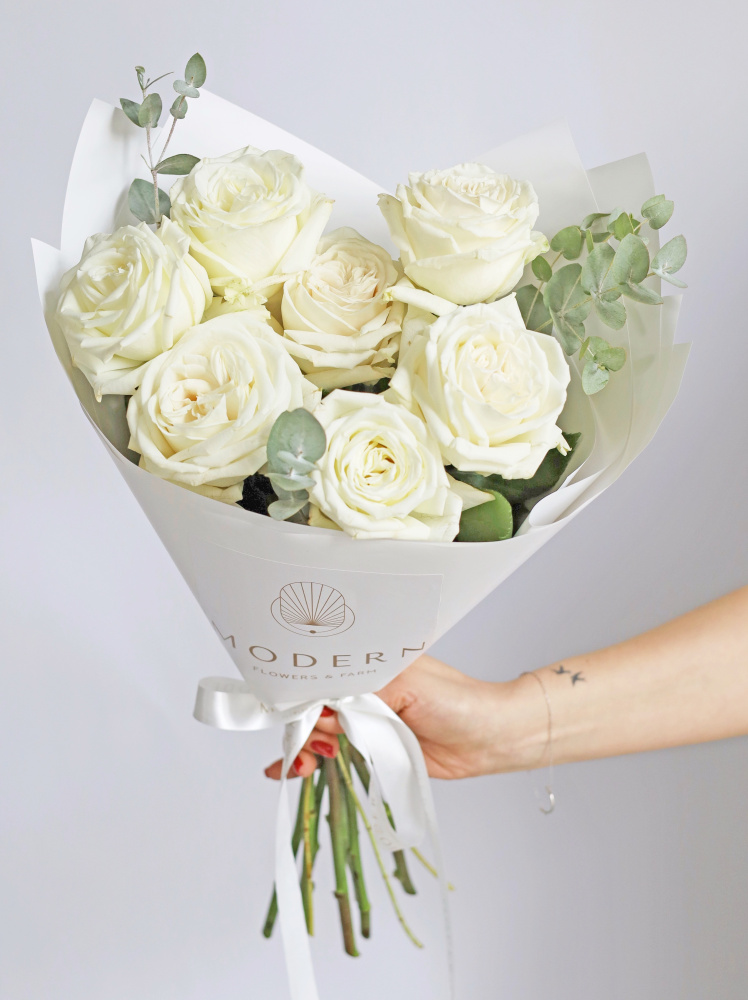 БУКЕТ ПИОНОВИДНАЯ РОЗА И ЭВКАЛИПТ